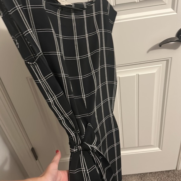 Women’s Loft Black and White Dress with tie on the side- 4- with tags - Picture 2 of 7